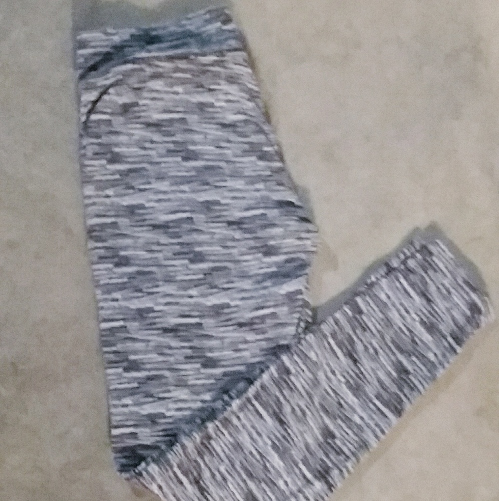 flirtitude black & white leggings